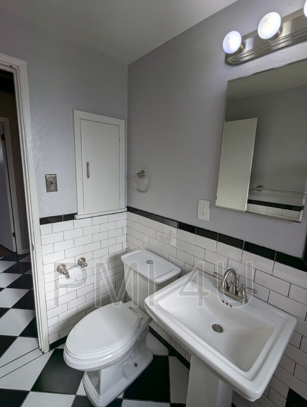 Building Photo - 2900 Parsifal St NE