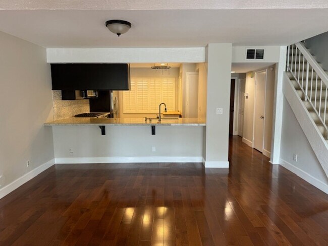 Building Photo - Serene 2 bedroom townhome