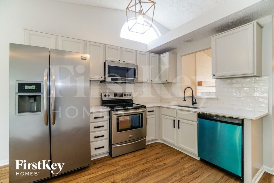 Building Photo - 2333 Hunterstown Dr