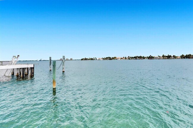 Building Photo - 1411 N Biscayne Point Rd