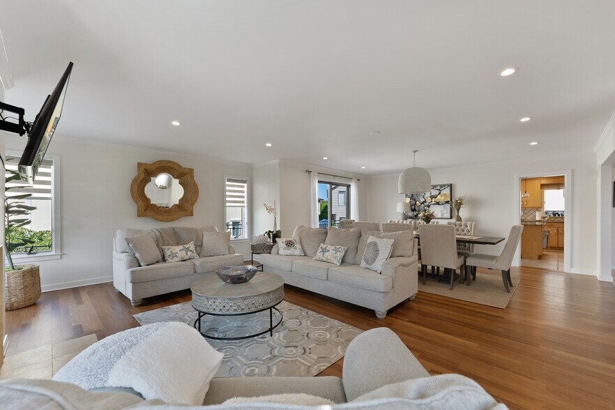 Building Photo - 7600 Bayshore Dr