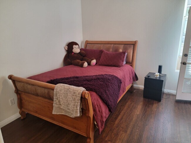 Building Photo - Ground Level 2 Bed/2 Bath Condo