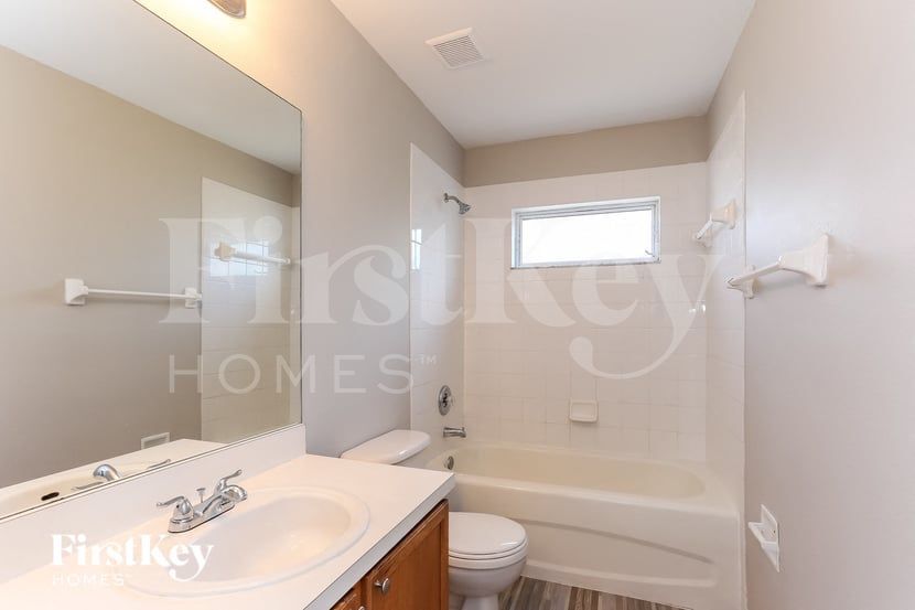 Building Photo - 12607 Longcrest Dr