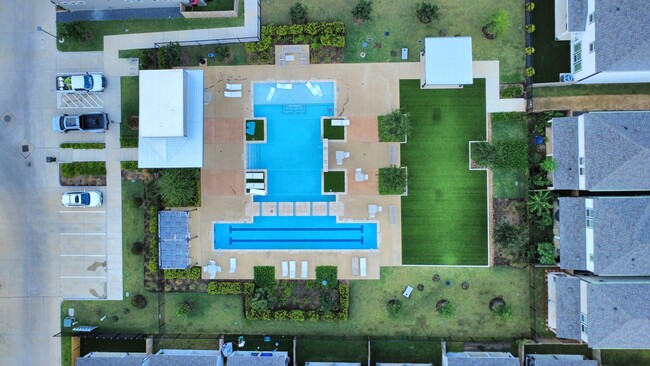 Building Photo - 8213 Rising Stream Dr