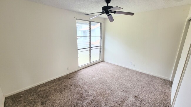 Building Photo - PALEHUA GARDENS - Upgraded 3 Bedroom Townhome