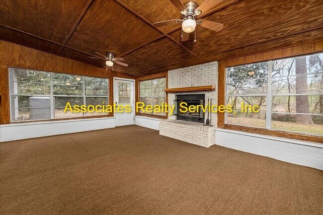Building Photo - Suburban Heights-4 bedroom/ 2 bath