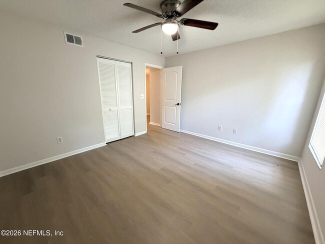 Building Photo - 5646 Pinebay Cir S