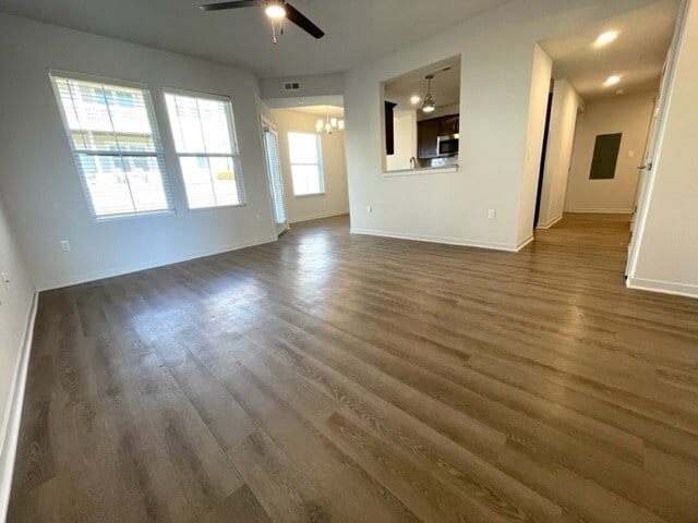 Building Photo - Lake Estates
