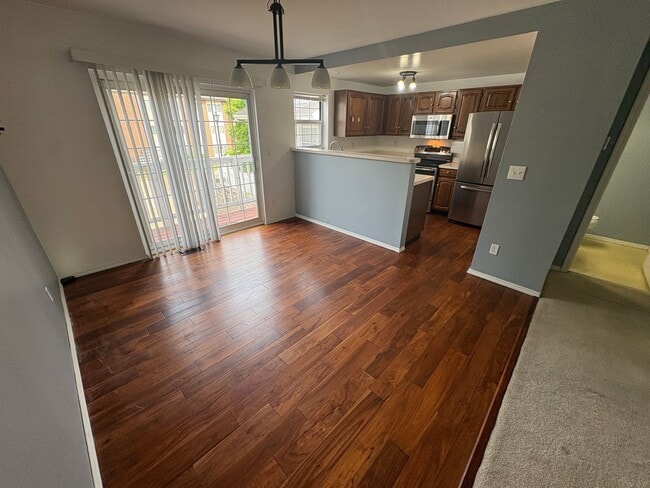 Building Photo - 3 Bedroom, 2.5 Bath Townhouse in Park Hampton