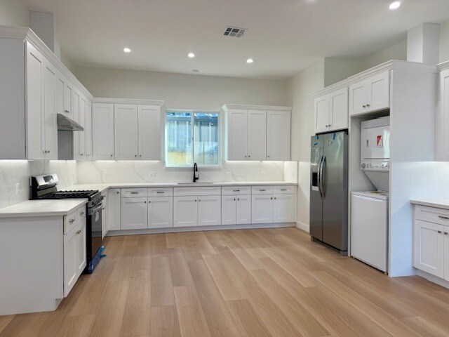 Building Photo - 8638 Aqueduct Ave