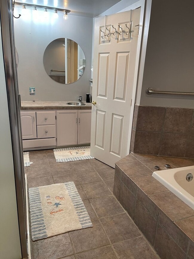 Building Photo - 3-Bedroom House Located in Northeastern School District