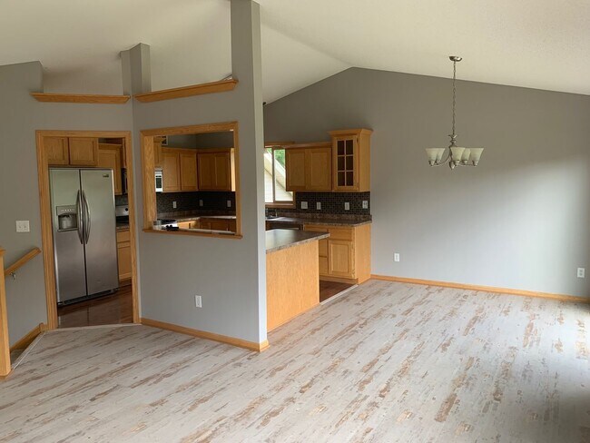 Building Photo - 4 Bed | 2 Bath House in Andover School District