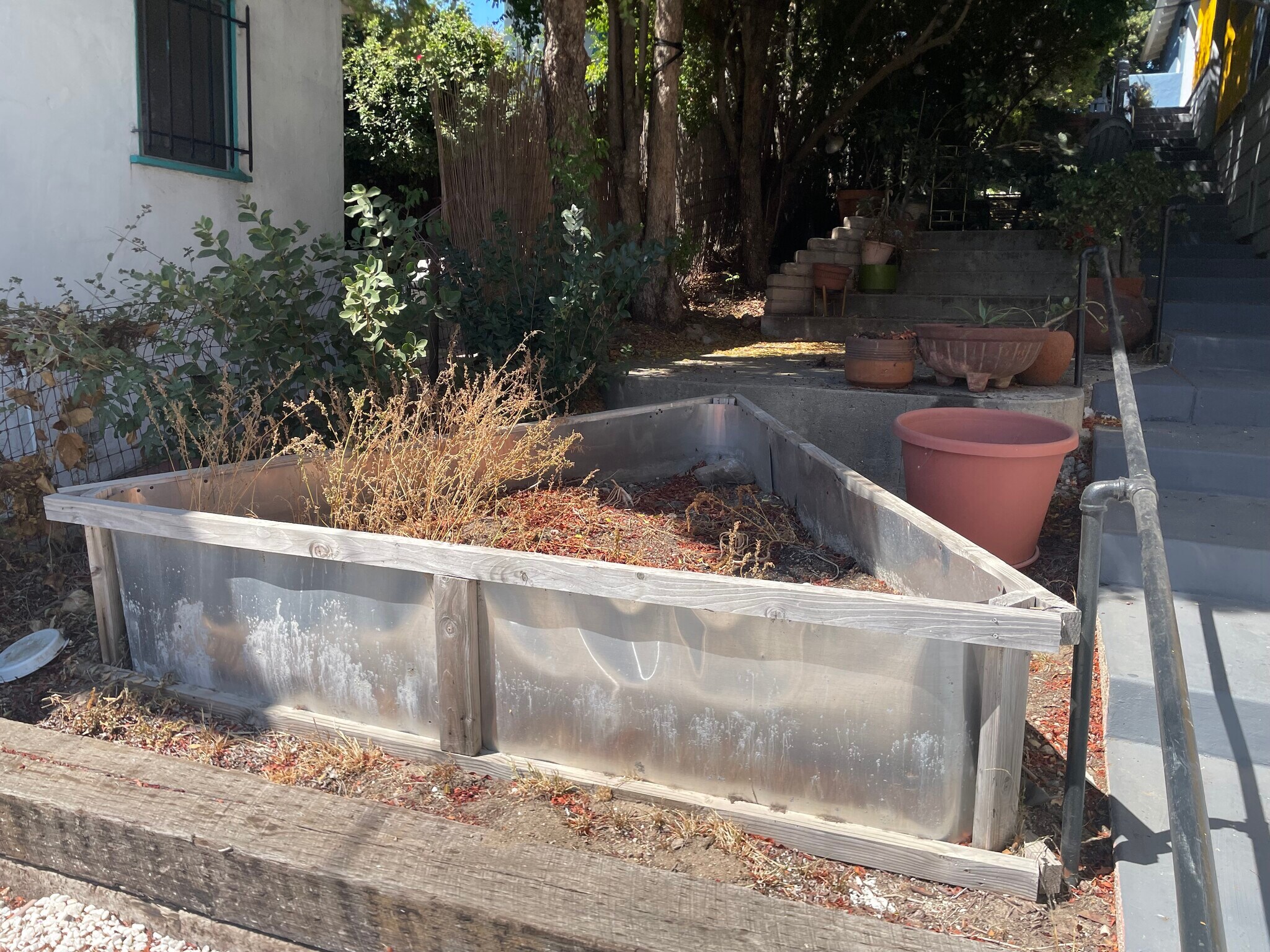 Garden box - 2669 Waverly Dr