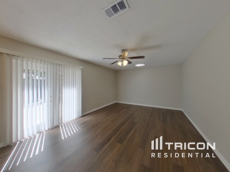 Building Photo - 483 Spruceview Dr