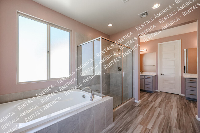 Building Photo - 3090 S Jasmine Dr