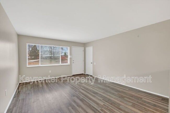 Building Photo - 900 Paddock Dr