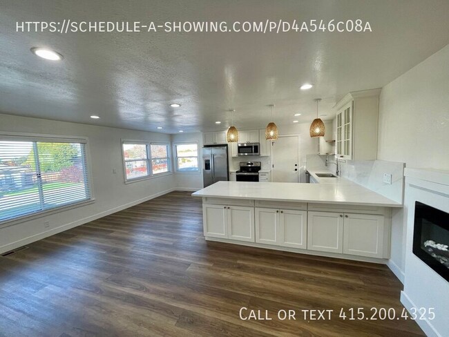 Building Photo - Spacious 3 Bedroom 2 Bath Home in Monterey