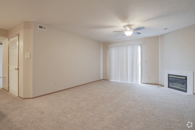 2 BR, 2 BA - Living Room - Oakbrook Court