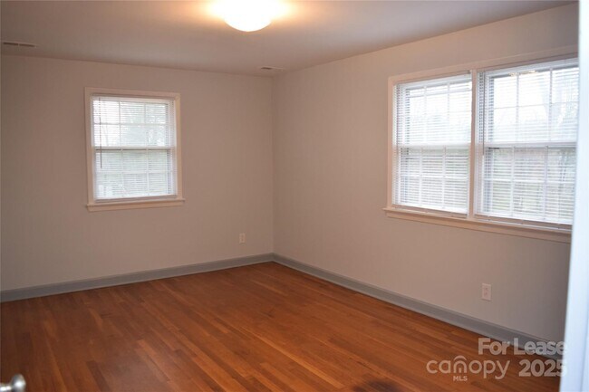 Building Photo - Available July 1st! $1950.00/month