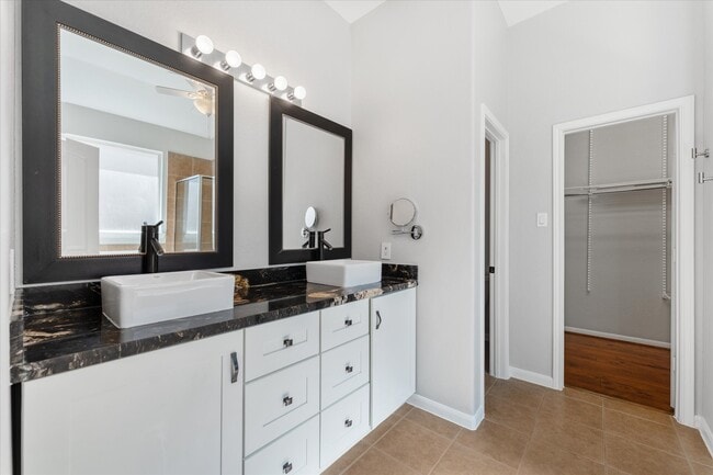 Building Photo - 146 Black Swan Pl