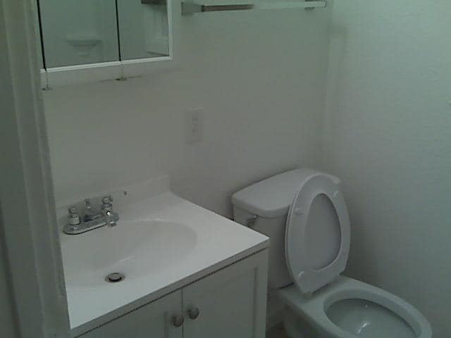 Building Photo - Charming oak park home!!