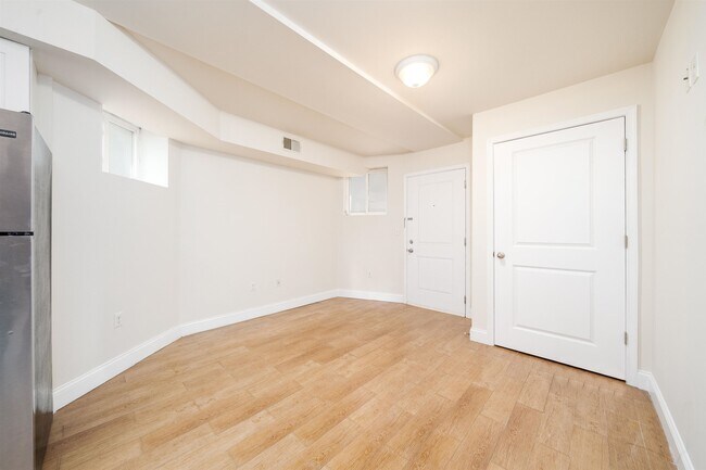 Building Photo - 149 Webster Ave