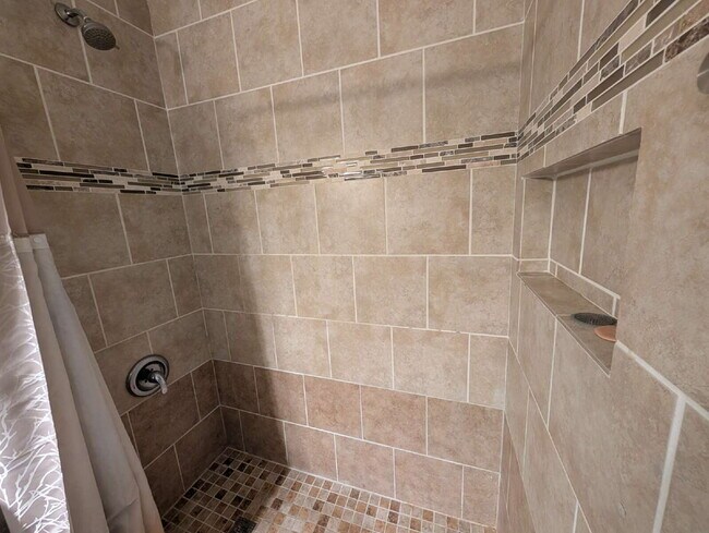 Building Photo - Fully Furnished 2-Bedroom Condo