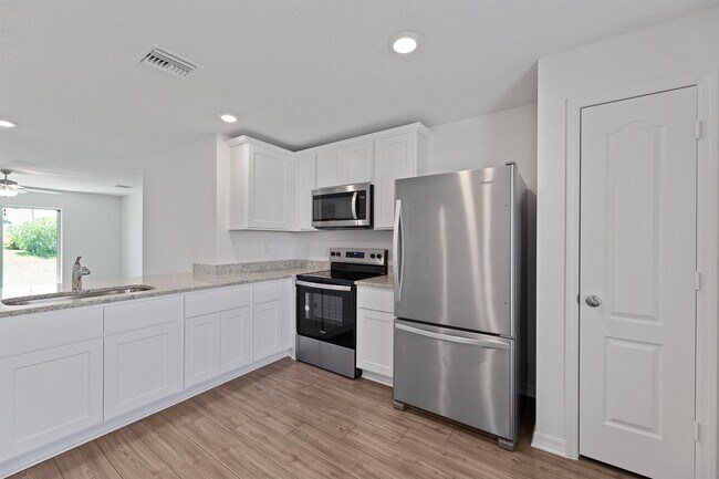 Building Photo - PORT ST LUCIE-SECTION 40