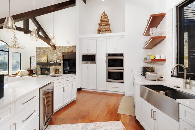 Building Photo - 875 Horse Ranch Dr