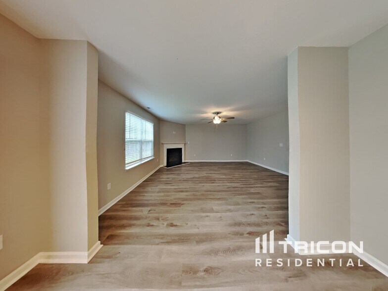 Building Photo - 190 Botanical Ct