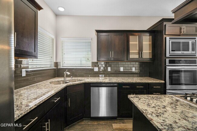 Building Photo - 7877 Enchanted View Dr