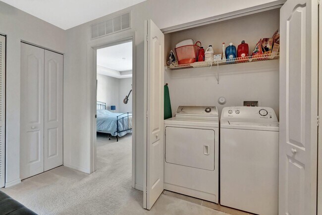 Building Photo - 2061 SE Glen Ridge Dr
