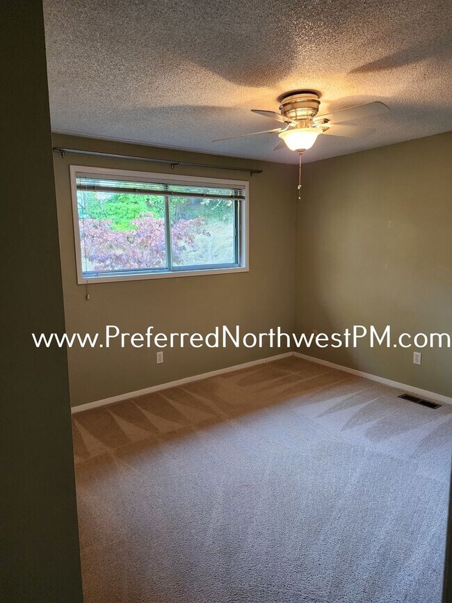 Building Photo - Beautiful 3 Bedroom Home in Southeast Eugene
