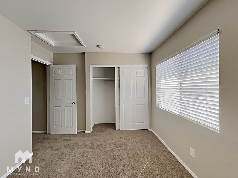 Building Photo - 12105 W Flores Dr