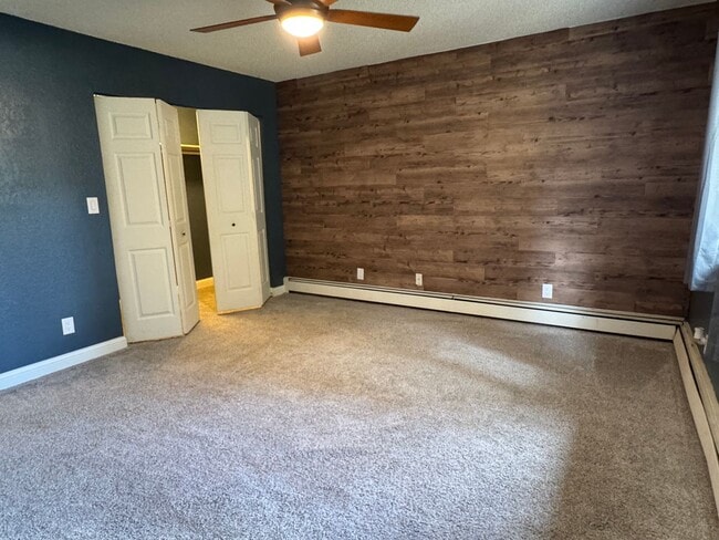 Building Photo - Spacious home / 2 car garage / No pets sorry