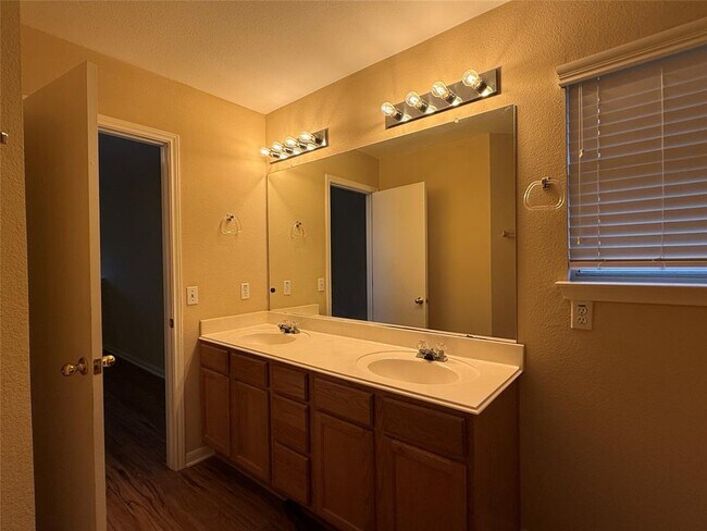 Building Photo - 25 Azalea Dr