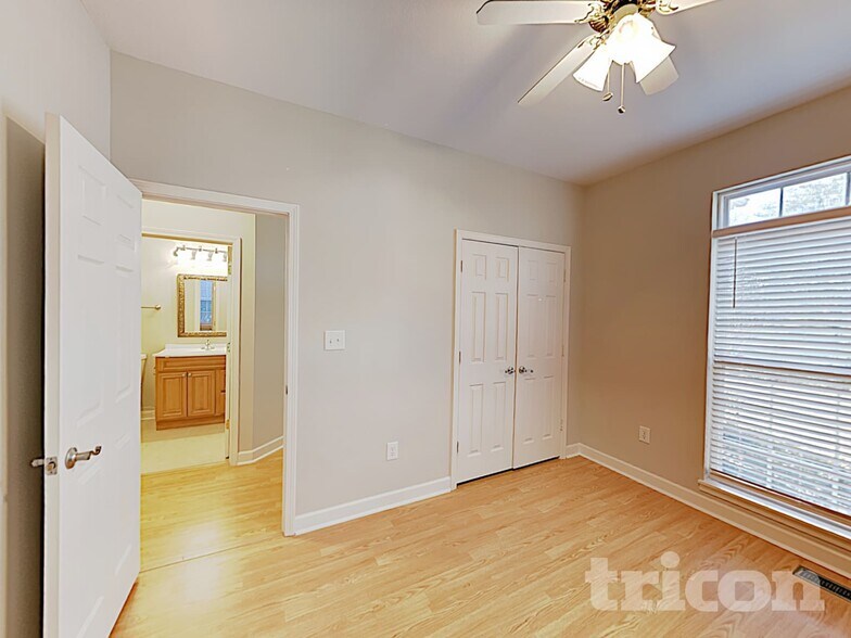 Building Photo - 805 Stratford Rd