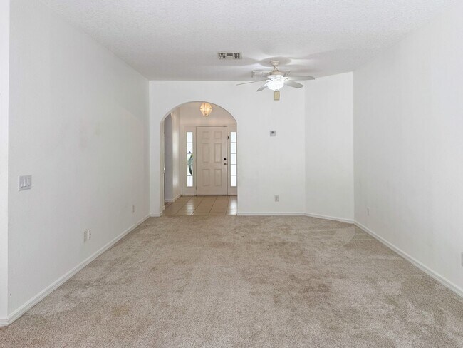 Building Photo - Pines at Lake Saunders 3 bedroom 2 bath home with double car garage