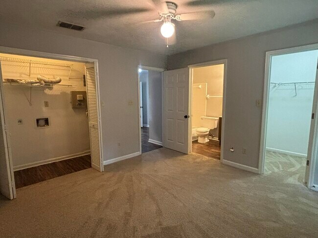 Building Photo - 2901 Richview Park Cir S