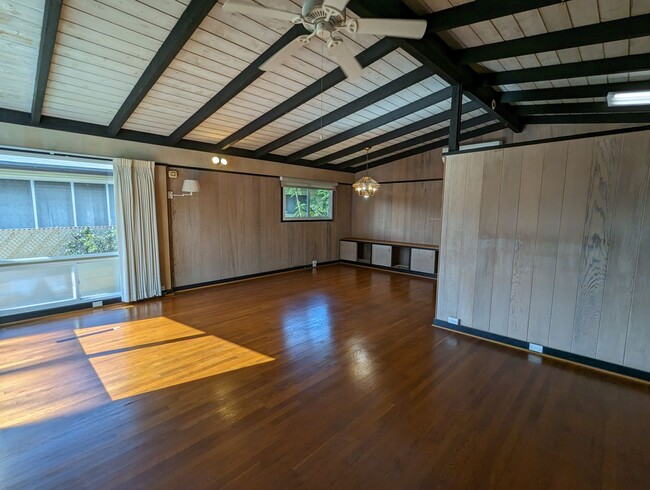 Building Photo - Vintage Upper Manoa 3 bed 2.5 Bath home