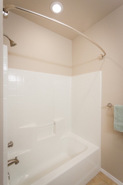 Building Photo - Beautiful duplex with granite countertops ...