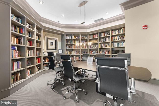 Building Photo - 851 N Glebe Rd