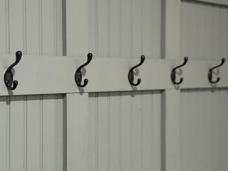 Building Photo - 633 S Southgate Dr