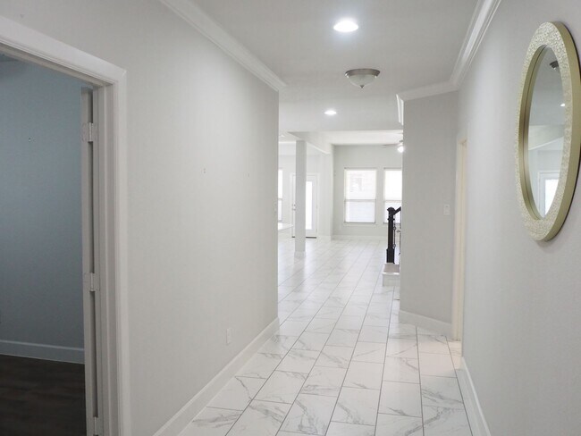 Building Photo - 1229 14th St