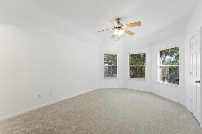 Building Photo - 26422 Creston Woods Dr