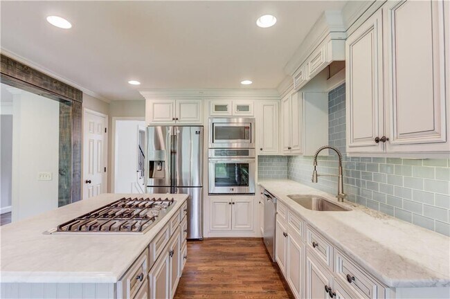 Building Photo - 153 Lantern Ridge Ct