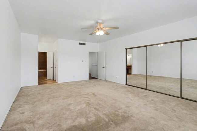 Building Photo - 600 Wilcrest Dr