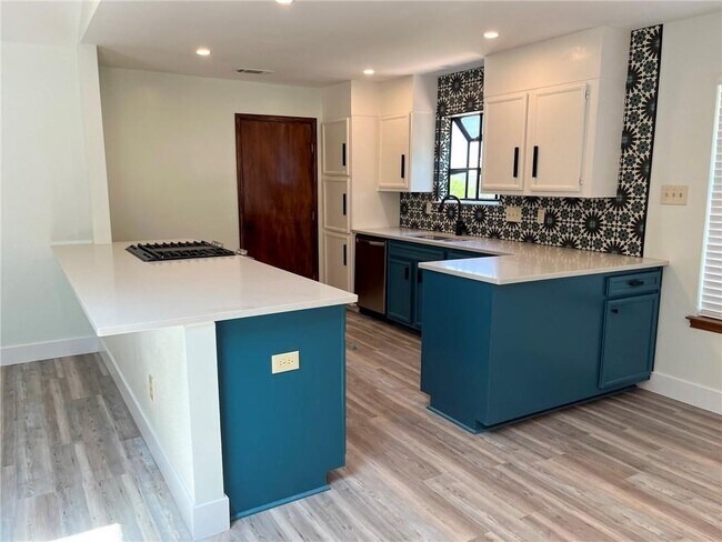 Building Photo - 2401 Silver Spur Dr