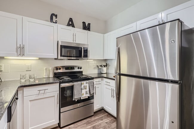 Building Photo - Crest at Midtown