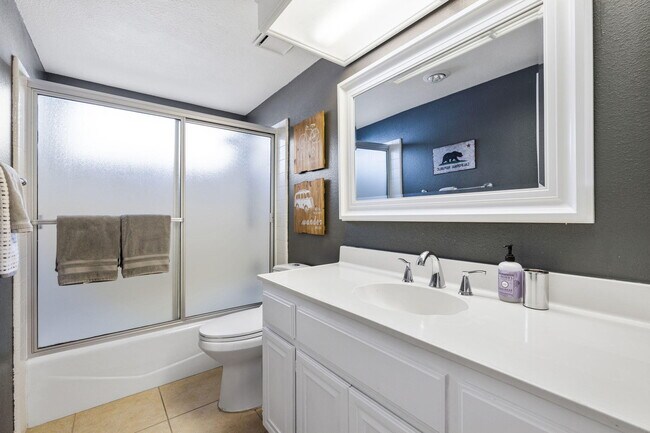Building Photo - 77116 Pauma Valley Way